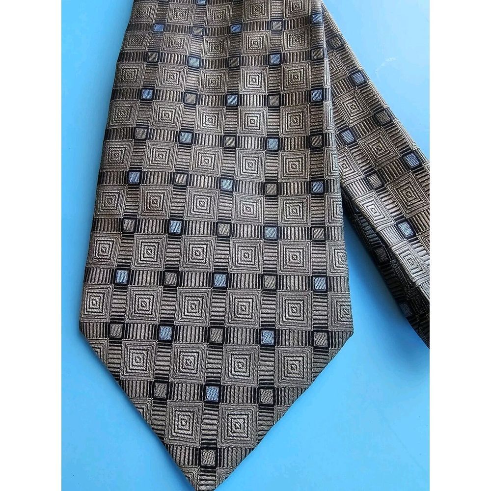 Platinum design Tie bronzish color with geometric print w blue‎ squares
